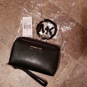 Michael Kors Fulton Quilted Wristlet wallet